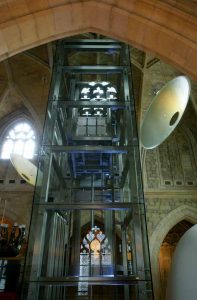 Luxeuze liftschacht in het kruisherenhotel in het centrum van Maastricht